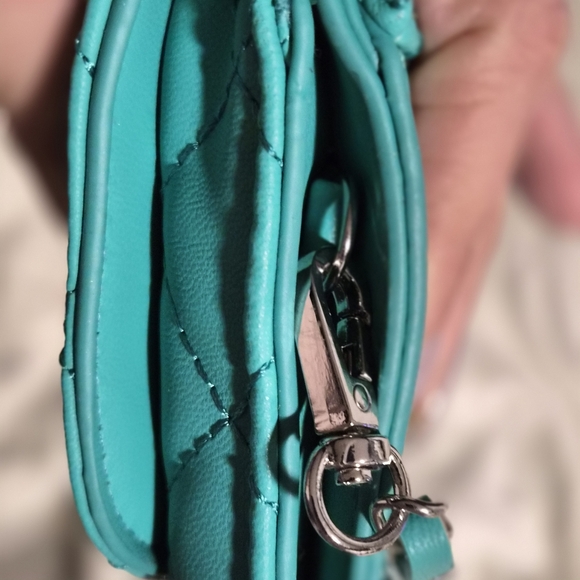 🌸SOLD🌸New Studio Badgley Mischka Quilted Teal Phone Crossbody Bag - Picture 8 of 8